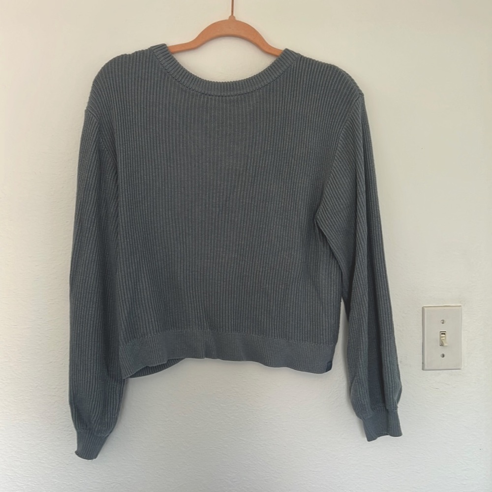 Lululemon sweater with detailed bottom 4